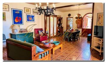 Thumbnail von Immogold Sizilien beeindruckendes, großes Doppelhaus ganz nahe am Meer mit sechs Schlafzimmern, Dachterrasse und mediterranen Gärten