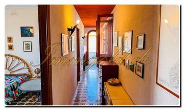 Thumbnail von Immogold Sizilien beeindruckendes, großes Doppelhaus ganz nahe am Meer mit sechs Schlafzimmern, Dachterrasse und mediterranen Gärten