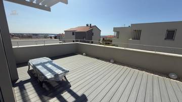 Thumbnail von Voll möblierte Doppelhaushälfte mit Pool, Meerblick und hochwertiger Ausstattung – Privlaka