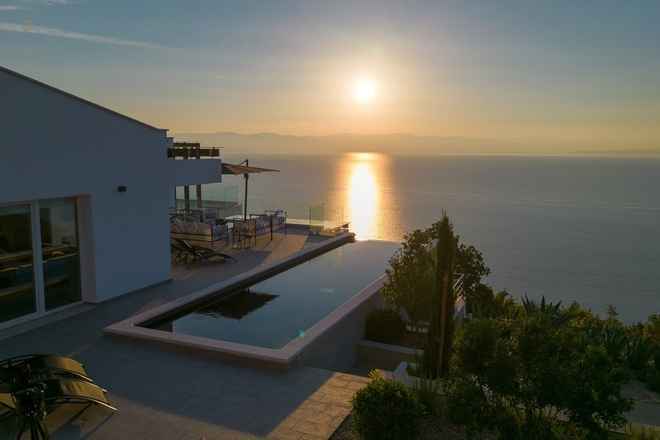 Luxuriöse Villa im modernen Stil mit Infinity-Pool und Panorama-Meerblick an der Opatija Riviera