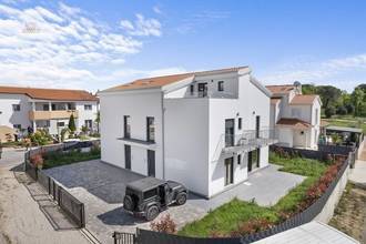 Moderne Doppelhaushälfte mit Garten, Region Porec