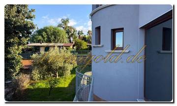 Thumbnail von Immogold viel Platz bietende, unverkennbare Villa in exzellenter Lage mit tollem Meerblick und vier Schlafzimmern gelegen an der ionischen Küste zwischen Catania und Syrakru