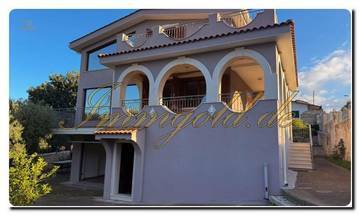 Thumbnail von Immogold viel Platz bietende, unverkennbare Villa in exzellenter Lage mit tollem Meerblick und vier Schlafzimmern gelegen an der ionischen Küste zwischen Catania und Syrakru