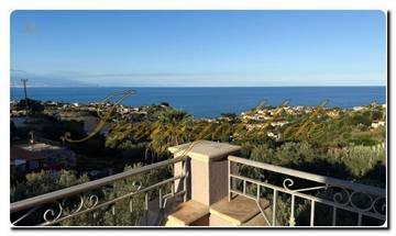 Thumbnail von Immogold viel Platz bietende, unverkennbare Villa in exzellenter Lage mit tollem Meerblick und vier Schlafzimmern gelegen an der ionischen Küste zwischen Catania und Syrakru