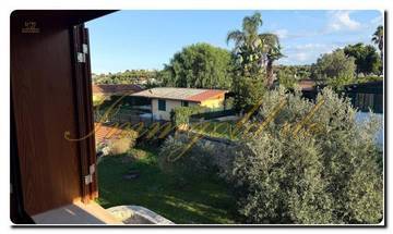 Thumbnail von Immogold viel Platz bietende, unverkennbare Villa in exzellenter Lage mit tollem Meerblick und vier Schlafzimmern gelegen an der ionischen Küste zwischen Catania und Syrakru