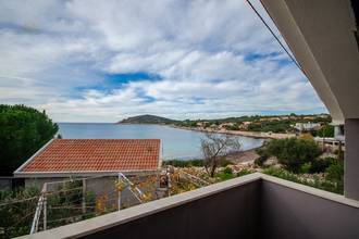 Haus auf ruhiger Insel bei Trogir nahe dem Meer