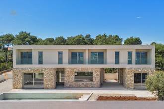 Thumbnail von Deniz yakınında modern villa ve havuz