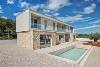 Thumbnail von Deniz yakınında modern villa ve havuz