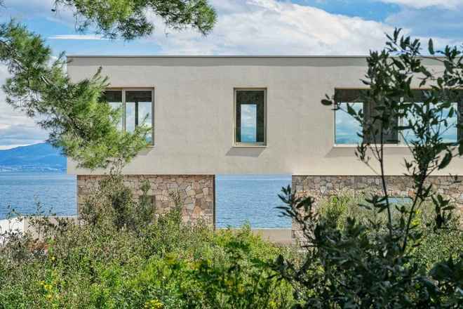 Moderne Villa mit Pool nahe dem Meer