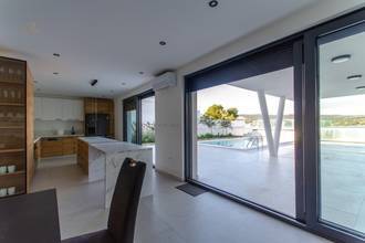 Thumbnail von Moderne Villa mit Pool in der 1. Reihe zum Meer, Insel Solta