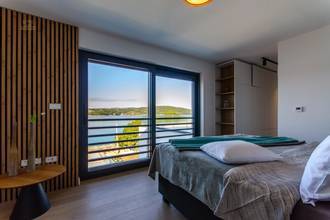 Thumbnail von Moderne Villa mit Pool in der 1. Reihe zum Meer, Insel Solta
