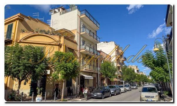 Entzückende neu gestaltete, mit Möbeln bestückte Wohnung in einem Ferienhaus