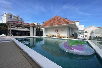 Thumbnail von Wohnung mit Community-Pool und Meerblick