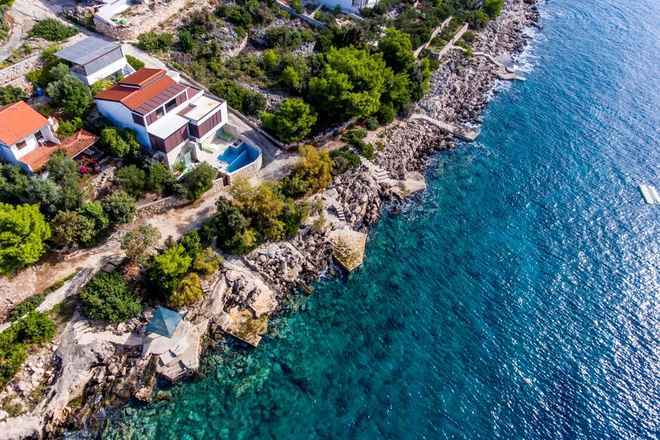 Modernes Haus direkt am Meer, Region Rogoznica