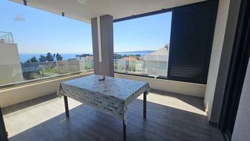 Thumbnail von Modernes Penthouse mit Dachterrasse und Panorama-Meerblick