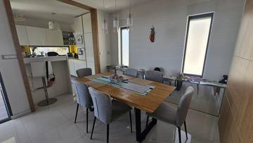 Thumbnail von Modernes Penthouse mit Dachterrasse und Panorama-Meerblick
