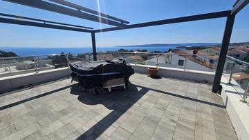 Thumbnail von Modernes Penthouse mit Dachterrasse und Panorama-Meerblick