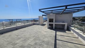 Thumbnail von Modernes Penthouse mit Dachterrasse und Panorama-Meerblick