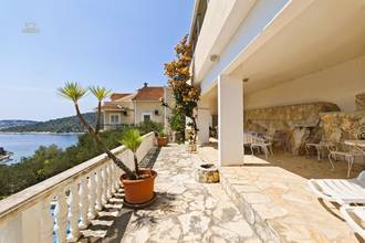 Thumbnail von Villa mit Swimmingpool, Meerblick und Olivenhain, Region Rogoznica