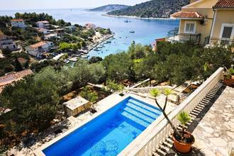 Villa mit Swimmingpool, Meerblick und Olivenhain, Region Rogoznica