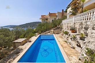 Thumbnail von Villa mit Swimmingpool, Meerblick und Olivenhain, Region Rogoznica
