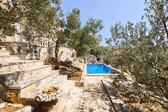 Thumbnail von Villa mit Swimmingpool, Meerblick und Olivenhain, Region Rogoznica