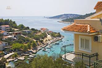 Thumbnail von Villa mit Swimmingpool, Meerblick und Olivenhain, Region Rogoznica