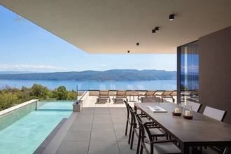 Thumbnail von Modern lüks villa yüzme havuzuyla ve panoramik deniz manzarasıyla