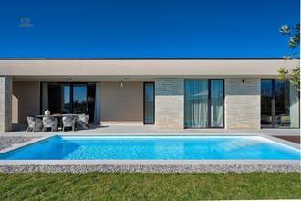 Luxuriöser Bungalow mit Swimmingpool