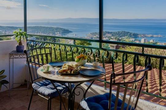 Haus mit Pool und Meerblick