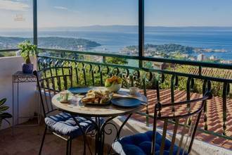 Haus mit Pool und Meerblick