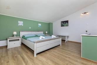 Thumbnail von Haus mit Pool und Meerblick