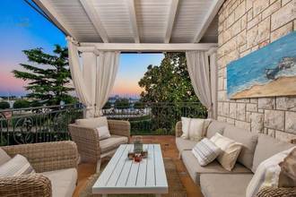 Thumbnail von Mediterrane Villa mit Pool direkt am Meer