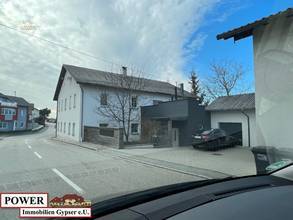 Thumbnail von Modernisiertes Zweifamilienhaus mit Garage und großzügiger Halle!