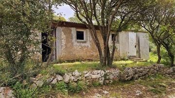 Thumbnail von Haus (zum Wiederaufbau) direkt am Meer mit großem Grundstück, Region Pula