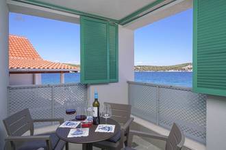 Thumbnail von Haus direkt am Meer auf idyllischer Insel bei Sibenik