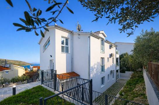 Neue Appartements in EG, OG und DG nahe dem Strand