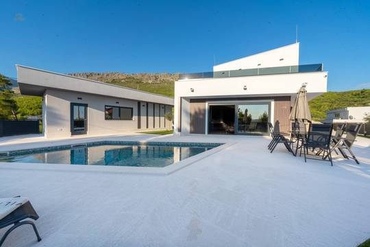 Moderne Villa mit Swimmingpool