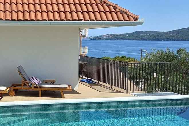 Möblierte Maisonettewohnung mit Community-Pool und Meerblick, Region Trogir