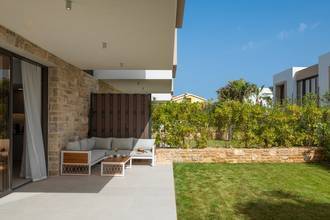 Thumbnail von Moderne Villa mit Pool in der ersten Reihe zum Meer