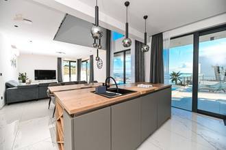 Thumbnail von Moderne Villa mit Infinity-Swimmingpool und Panoramablick, Region Trogir