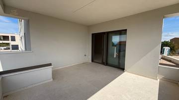 Thumbnail von Moderne Erdgeschosswohnung mit Garten und Meerblick