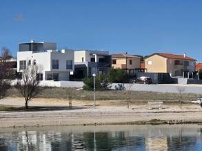 Moderne Villa mit Dachterrasse nahe dem Strand