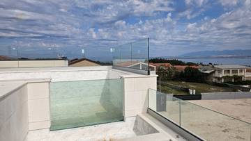 Thumbnail von Moderne Villa mit Dachterrasse nahe dem Strand