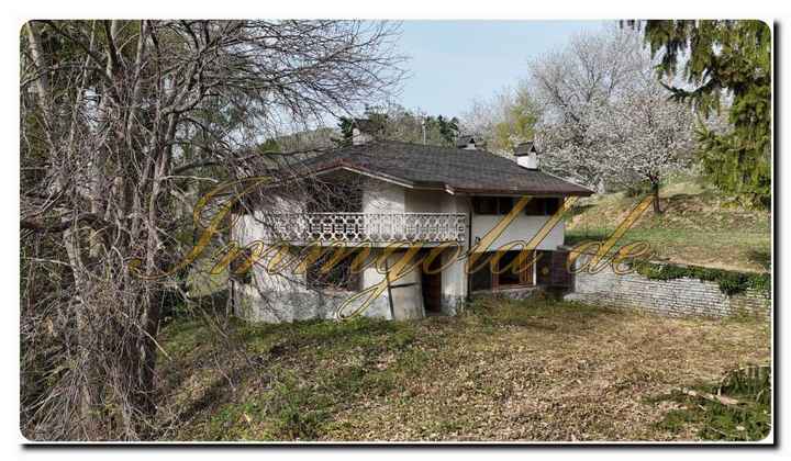 Ihr privates Refugium in herrlicher Natur, freistehende Villa mit Park in Viola zu renovieren
