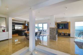 Thumbnail von Modern lüks villa panoramik deniz manzarasıyla