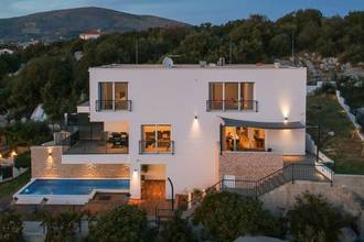 Thumbnail von Modern lüks villa panoramik deniz manzarasıyla