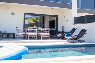 Thumbnail von Moderne Doppelhaushälfte mit Swimmingpool