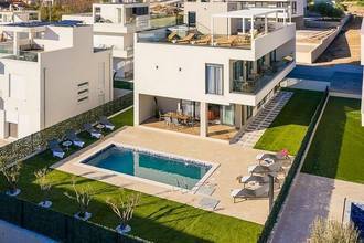 Thumbnail von Luxuriöse Neubauvilla mit Pool, Whirlpool und Panoramablick