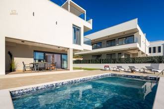 Thumbnail von Luxuriöse Neubauvilla mit Pool, Whirlpool und Panoramablick